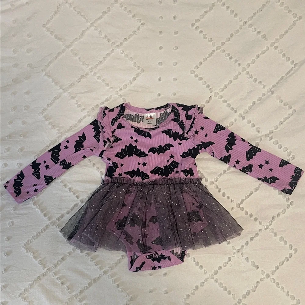 Charming Bat Print Kids Halloween outfit nwt 6-9 months